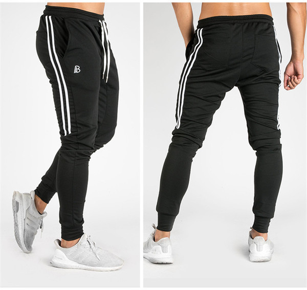 Costum bărbătesc subțire în trei culori cu margini laterale