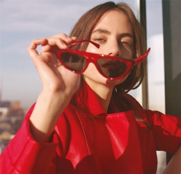 Ochelari de pisică eleganti pentru femei în mai multe culori