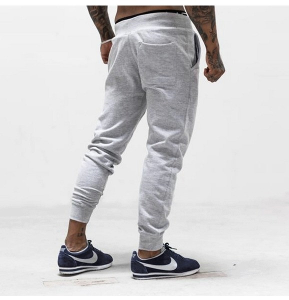 Costum barbatesc in trei culori cu imprimeu