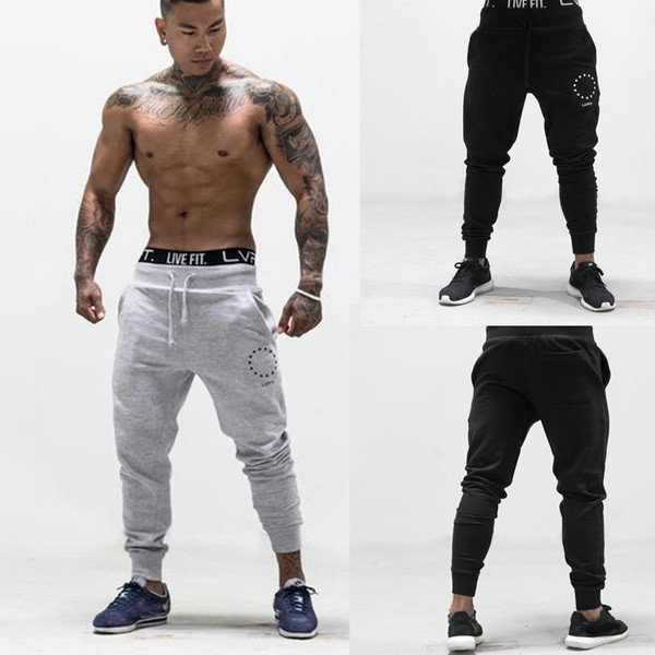 Costum barbatesc in trei culori cu imprimeu