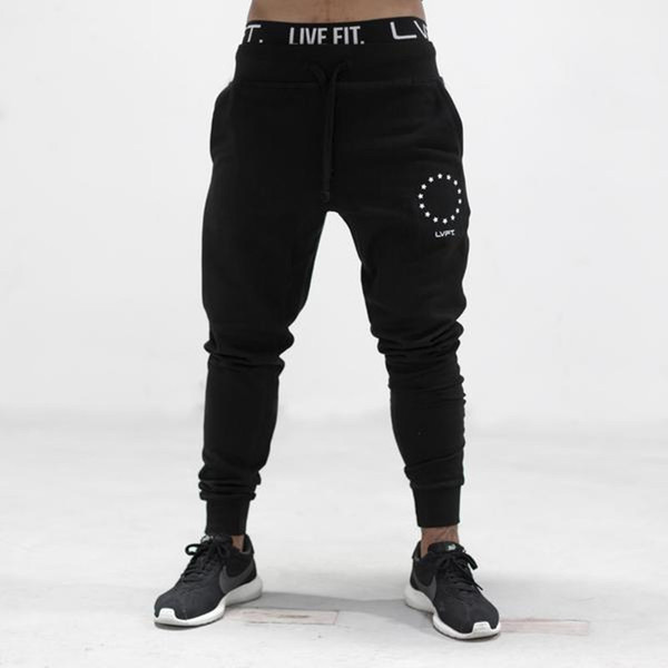 Costum barbatesc in trei culori cu imprimeu