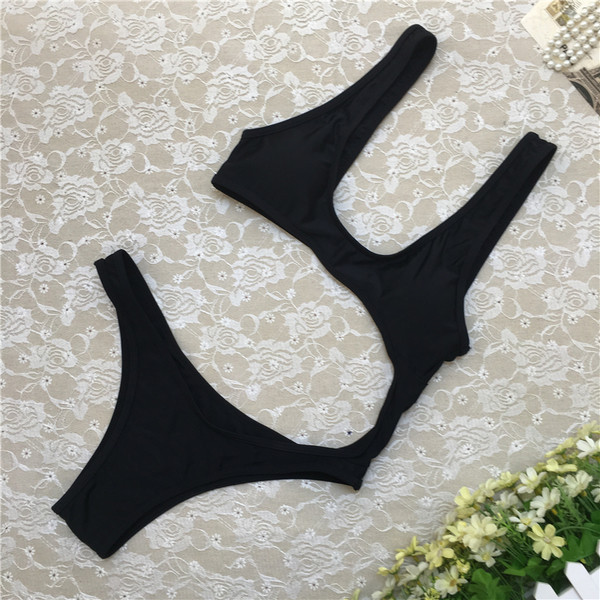 Costum de baie modern pentru femei în diferite culori - un model interesant