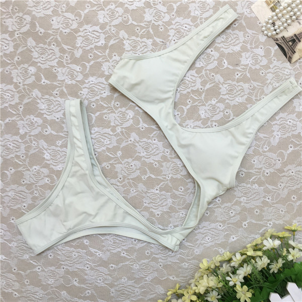 Costum de baie modern pentru femei în diferite culori - un model interesant