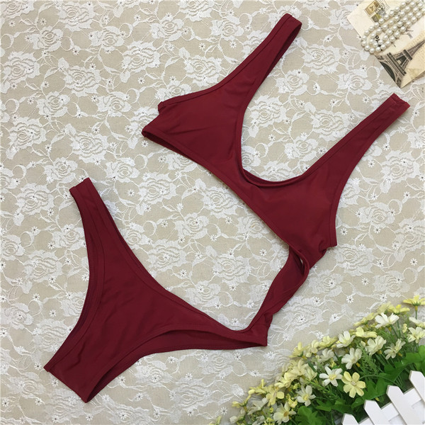 Costum de baie modern pentru femei în diferite culori - un model interesant