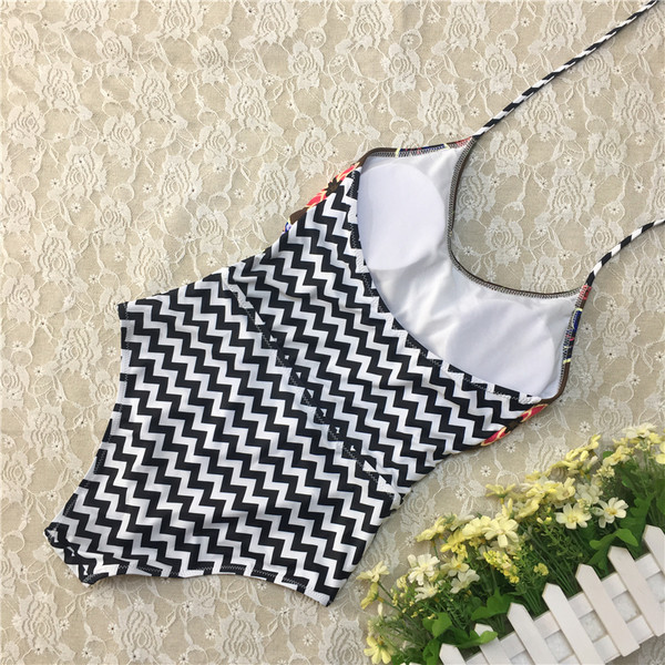 Costum de baie complet de damă cu decupaje și imprimeu