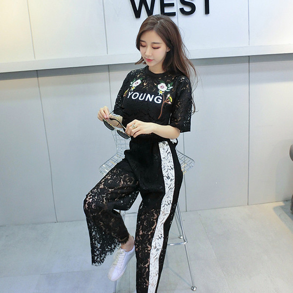 Echipa feminina din dantela in doua culori cu motive florale