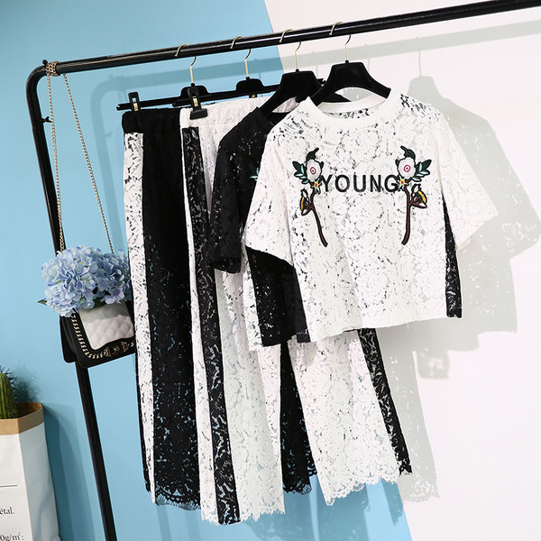 Echipa feminina din dantela in doua culori cu motive florale