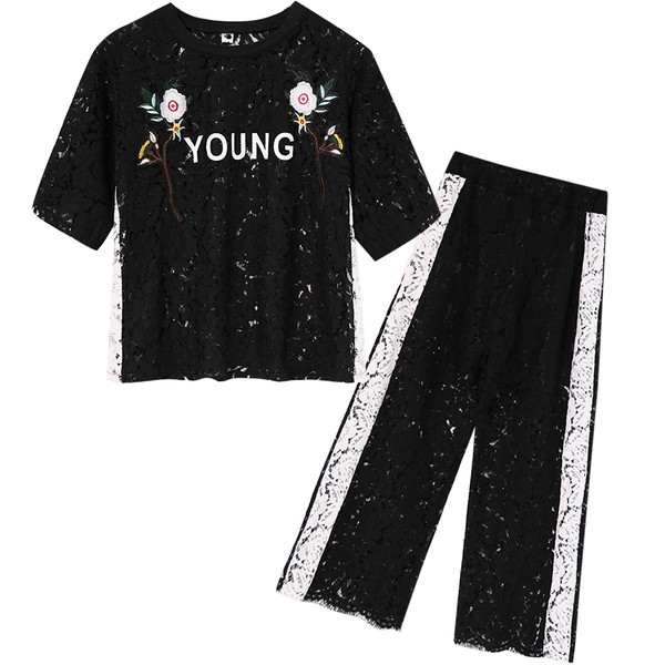 Echipa feminina din dantela in doua culori cu motive florale