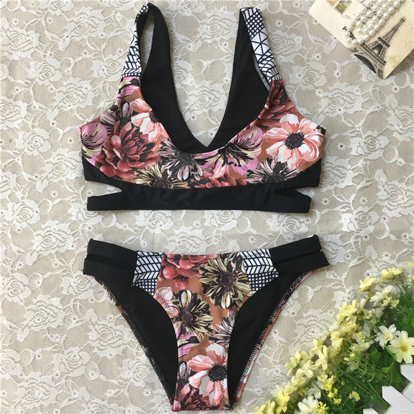 Стилен дамски бански от две части с две лица