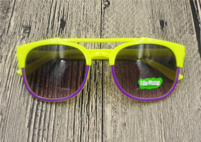 Γυαλιά για κορίτσια σε διάφορα μοντέλα και χρώματα