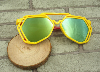 Γυαλιά για κορίτσια σε διάφορα μοντέλα και χρώματα