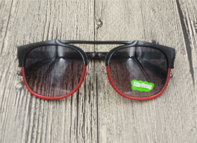 Γυαλιά για κορίτσια σε διάφορα μοντέλα και χρώματα