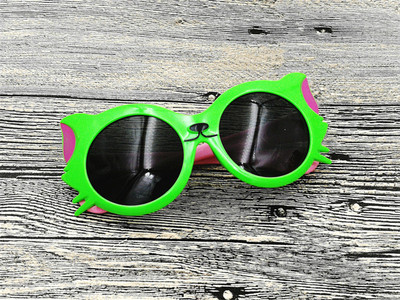 Γυαλιά για κορίτσια σε διάφορα μοντέλα και χρώματα