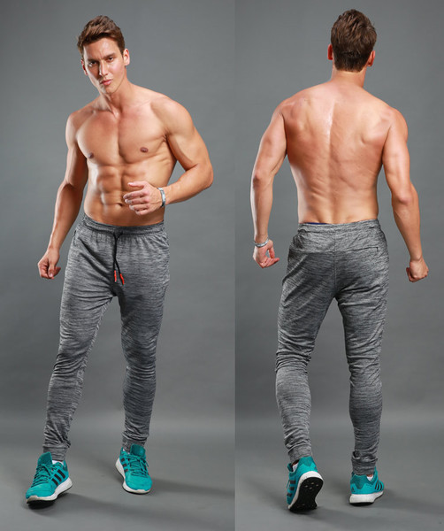 Тънък изчистен спортен анцуг в светъл цвят