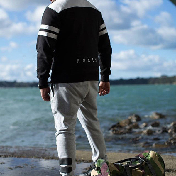 Мъжки анцуг в два цвята подходящ за ежедневие