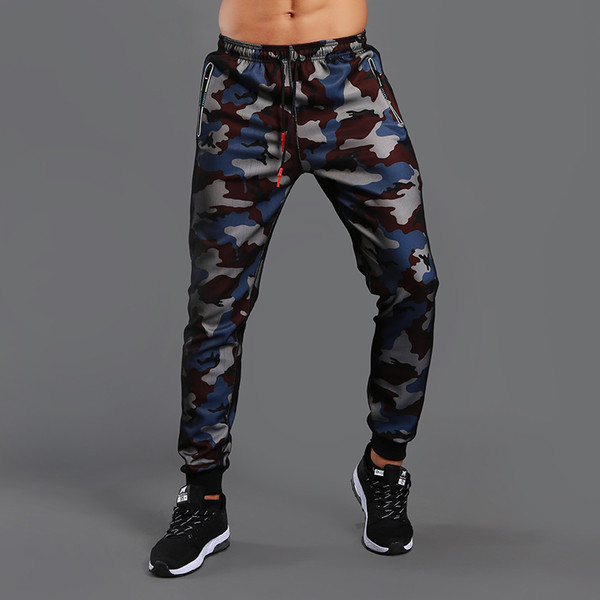 Costum sport cu model de camuflaj - trei culori