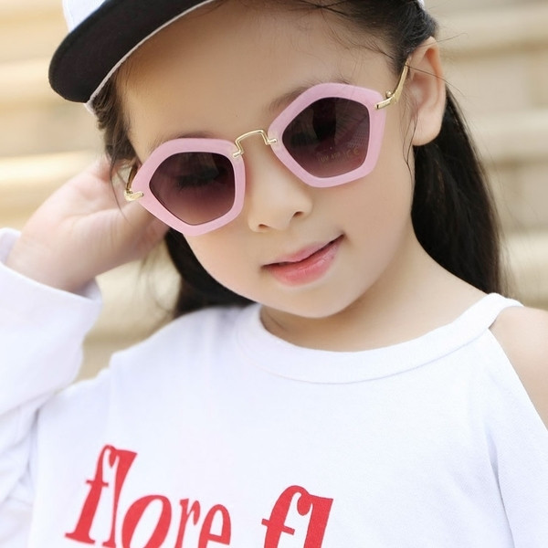 Детски слънчеви очила за момичета в няколко цвята