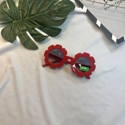 Egy érdekes gyerek napszemüveg modell lányoknak több színben