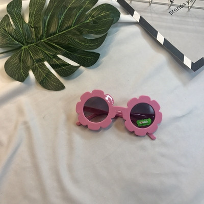 Egy érdekes gyerek napszemüveg modell lányoknak több színben