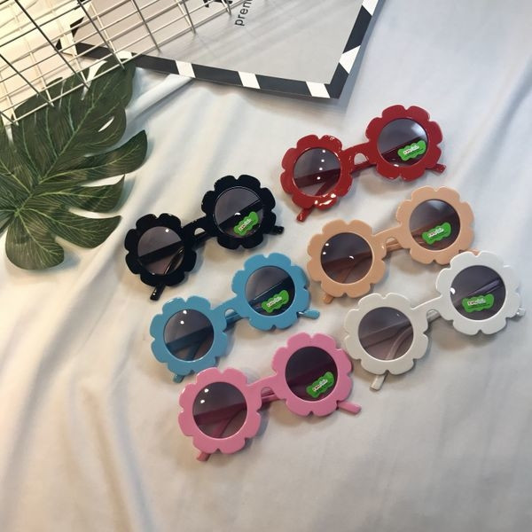 Egy érdekes gyerek napszemüveg modell lányoknak több színben