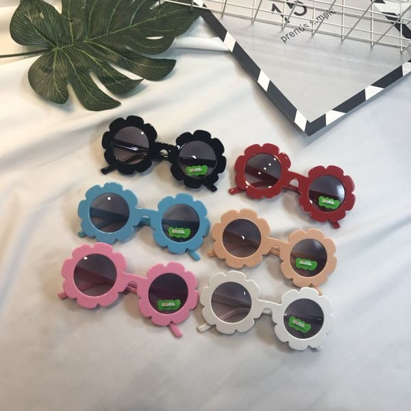 Egy érdekes gyerek napszemüveg modell lányoknak több színben