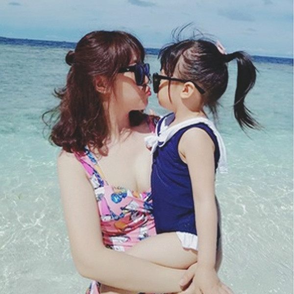 Детски цял бански за момичета в син цвят с яка и шапка