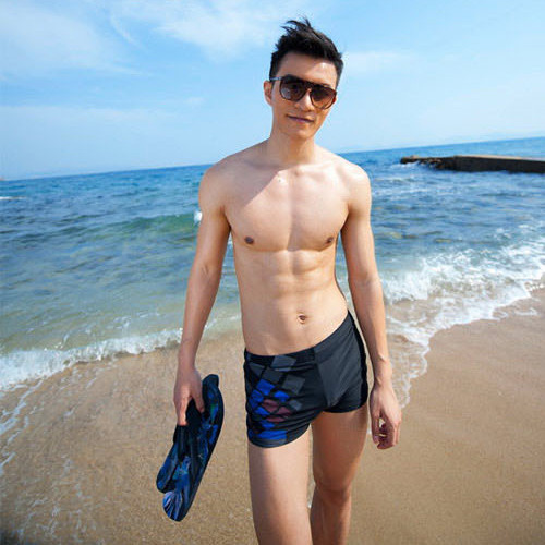 Costum de baie elegant pentru bărbați, cu un motiv colorat