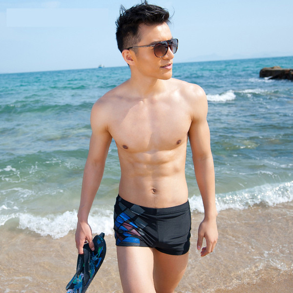 Costum de baie elegant pentru bărbați, cu un motiv colorat