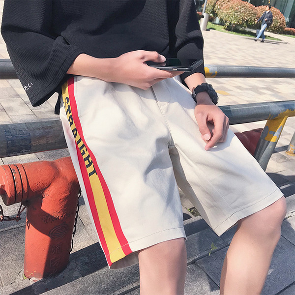 Περιστασιακά ανδρικά σορτς με έγχρωμη επιγραφή