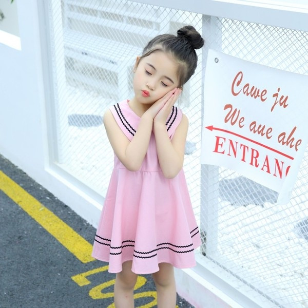 Rochie eleganta pentru copii croiata cu guler in forma de O - doua modele