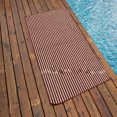 Πετσέτες παραλίας σε διάφορα χρώματα