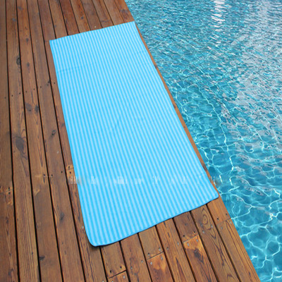 Πετσέτες παραλίας σε διάφορα χρώματα