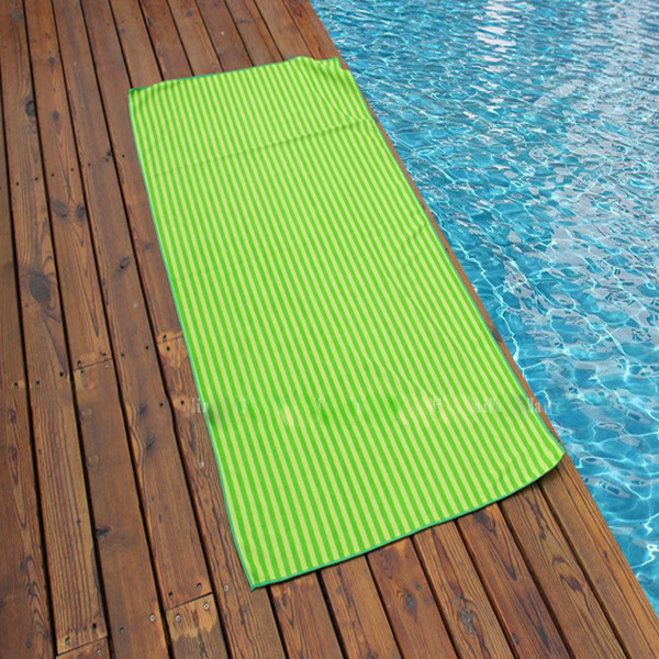 Πετσέτες παραλίας σε διάφορα χρώματα