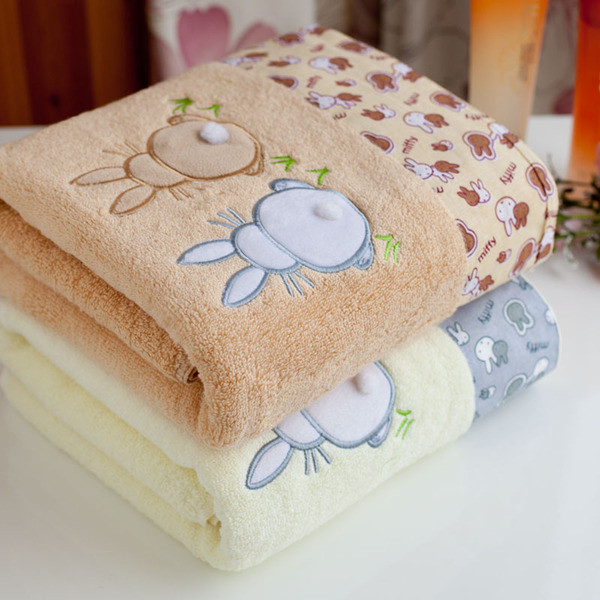 Βαμβακερή πετσέτα κατάλληλη για μπάνιο στην παραλία