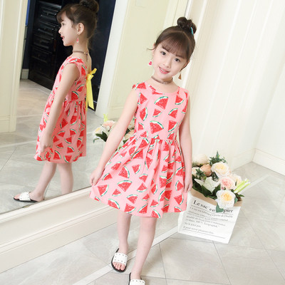 Κομψό παιδικό φόρεμα με εφαρμογές σε διάφορα μοντέλα