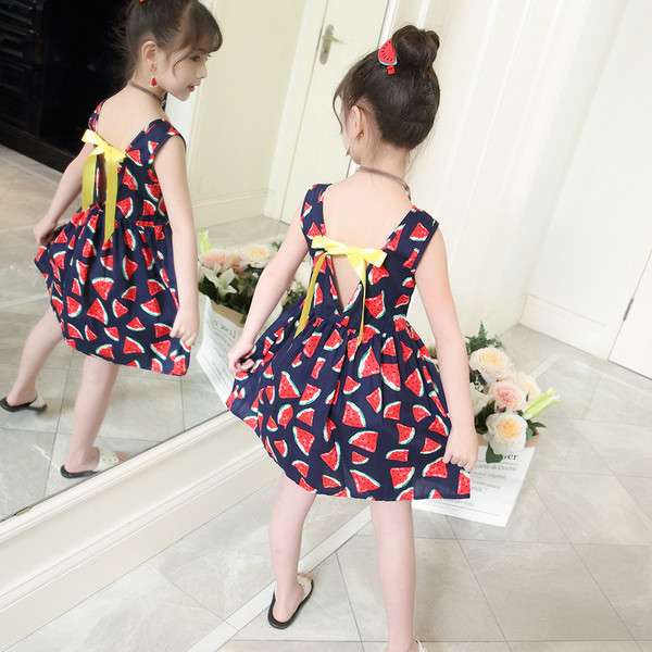 Стилна детска рокля с апликации в няколко модела