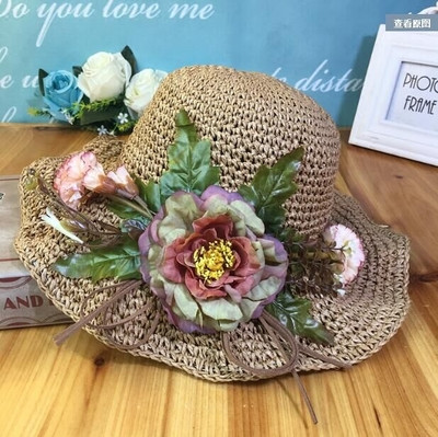 Χειροποίητο ψάτινο καπέλο με φυτικά μοτίβα σε διάφορα χρώματα