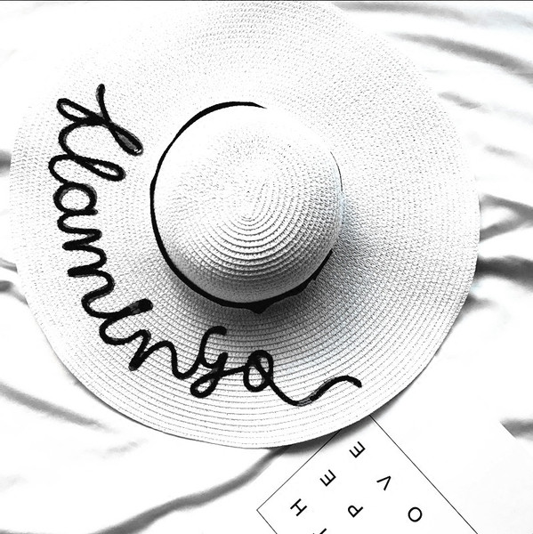 Frumoasa capela pentru femei in mai multe culori