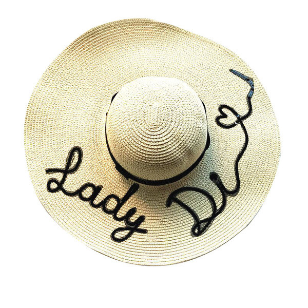 Frumoasa capela pentru femei in mai multe culori