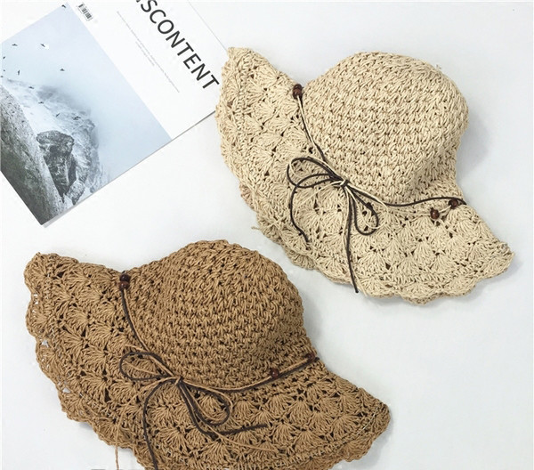 Дамска плетена шапка в два цвята