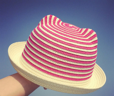 Сламени  унисекс шапки за плаж в няколко модела и различни цветове