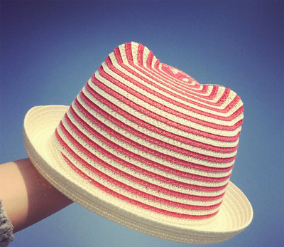 Сламени  унисекс шапки за плаж в няколко модела и различни цветове