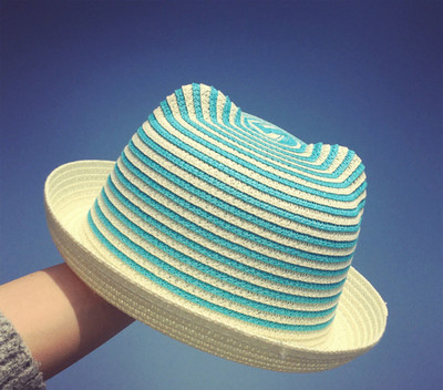 Сламени  унисекс шапки за плаж в няколко модела и различни цветове