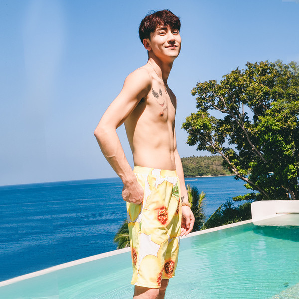 Costume de baie pentru bărbați în două modele cu imprimeuri diferite de la XL la 3XL