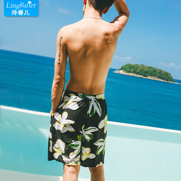 Costume de baie pentru bărbați în două modele cu imprimeuri diferite de la XL la 3XL