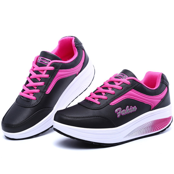 Спортни дамски маратонки с извита висока подметка