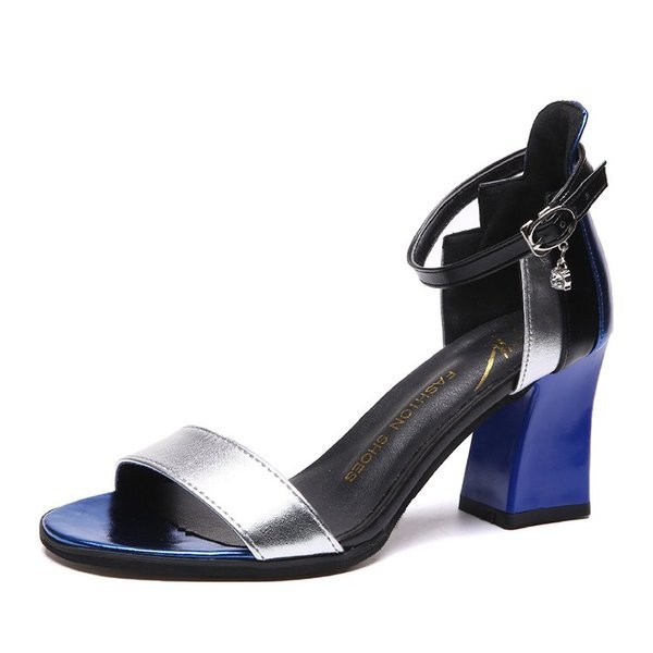 Стилни дамски сандали с дебел ток в три цвята