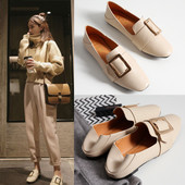 Γυναικεία παπούτσια από οικολογικό δέρμα με μεταλλική πόρπη σε τρία μοντέλα και τρία χρώματα