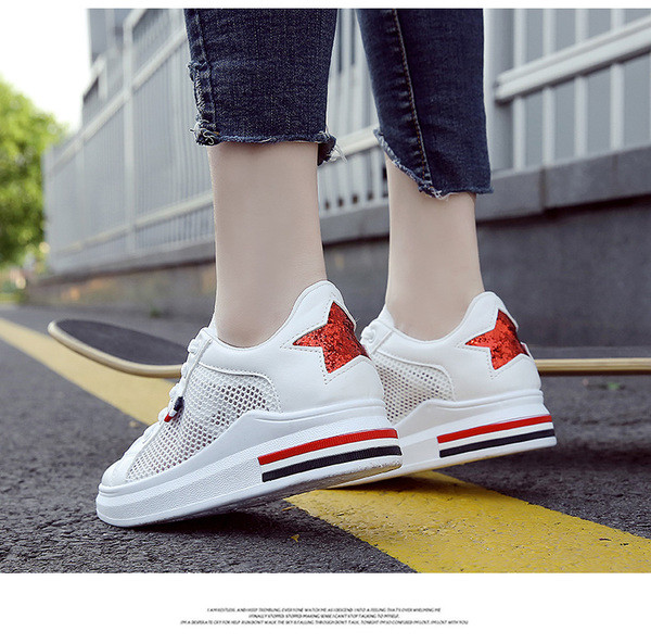 Γυναικεία πάνινα παπούτσια με έγχρωμες ταινίες και εκτύπωση