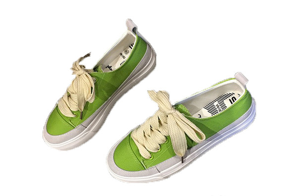 Tenisi moderni de dama in mai multe culori cu cravate late